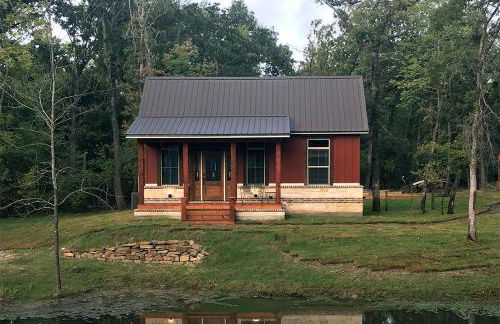 Two-Bedroom Cabin Rental with Fully Equipped Kitchen near Fredericksburg, Texas - Foto 1