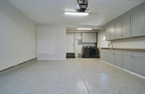 Renovated 5 Bd 3 Ba AC Private Deck Lawn - Foto 29