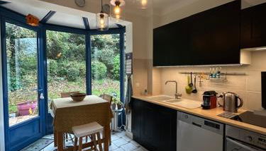 Maison de centre-ville au calme avec jardin et parkings - Photo 5