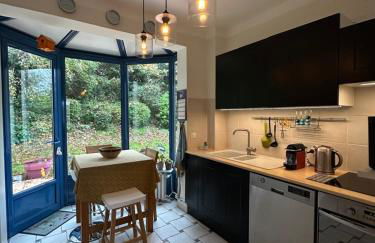 Maison de centre-ville au calme avec jardin et parkings - Photo 5