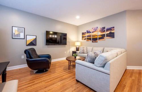 6BR Downtown Side-by-Side Townhomes 2 Garages - Foto 64