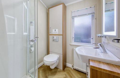 New Forest lodge - 194 NO PETS - Photo 14