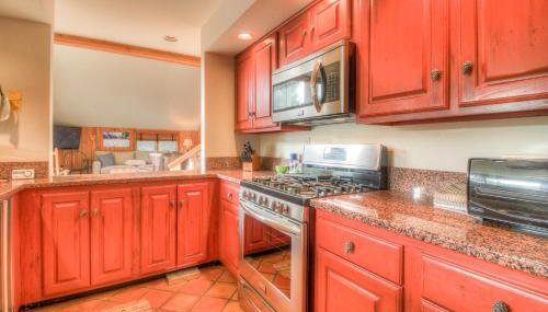 Stratton Mountain Condo with a Hot Tub! Sleeps 12! - Foto 5