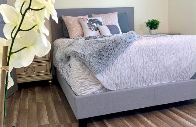 The Southside Villa - With Private Yard & Parking, Near Falls & Casino by Niagara Hospitality - Foto 11