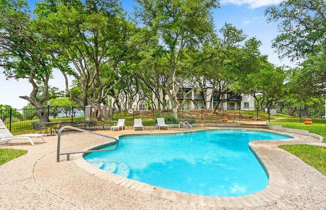 Charming Lakeside Condo - Moments to Lake Fun - Foto 16