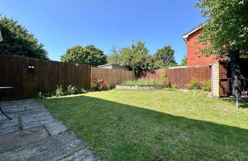 Award Winning Beautiful House in South Cambridge, 14-Min Drive to the City Centre, Free Parking, No Sofabeds, Sleeps 6 - Photo 38