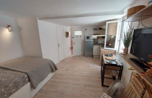 Hyères studio refait à neuf dans la cité médiévale - Foto 4