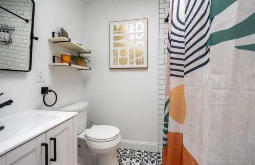 Charming 2BR Townhouse with Patio & Parking in DC - Foto 38