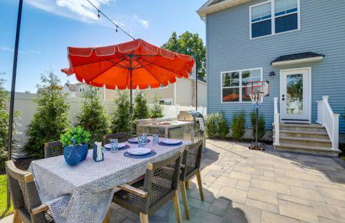 Sleek Long Branch Vacation Rental with Pool and Patio! - Foto 26