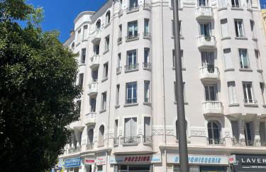 Cannes Centre Apartment 2-Room by Palais des Festivals & Beach - Foto 1