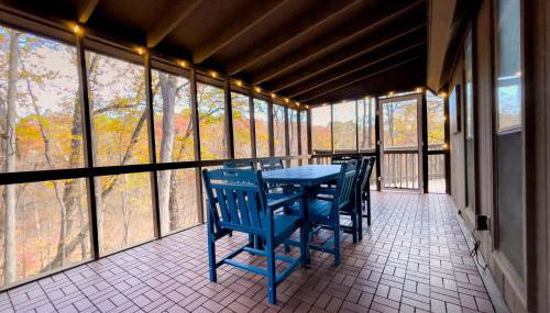 Chalet w Hot Tub Fireplace Grill FirePit & Wifi - Photo 5