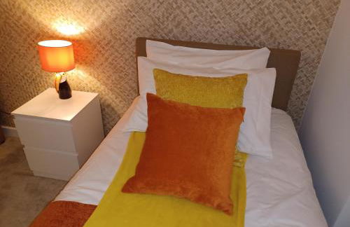 Richmond Cottage - Brand New 4BR Holiday Home, just 3 minutes from the beach with Pool Table and Free Parking - Foto 7