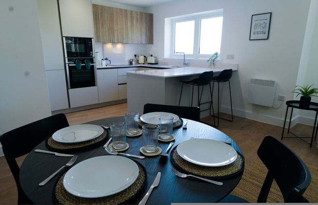 Luxury Manchester Apartment - Pink - Photo 7