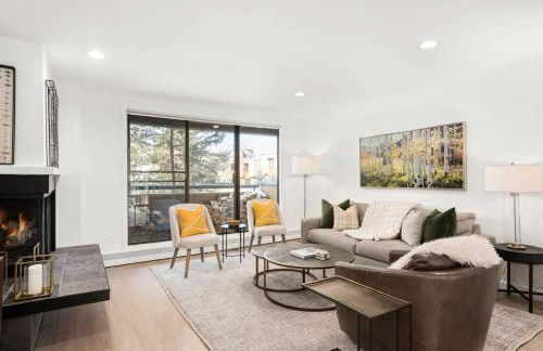 Renovated Riverfront 3 BR, 2 BA with Pool - Walk to Town! - Foto 25