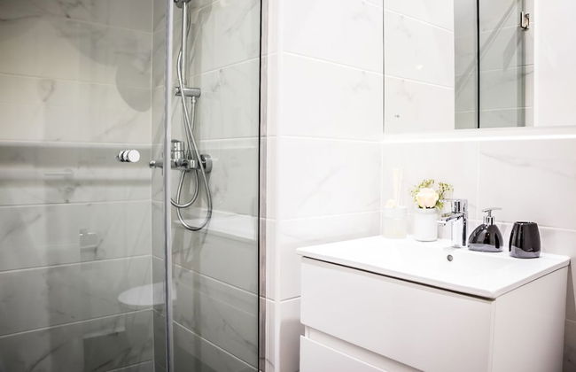 Embassy Gardens Premier Suites - Photo 61