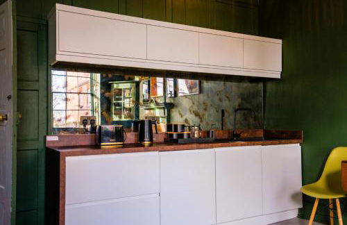 The Old House Apartment - Photo 27