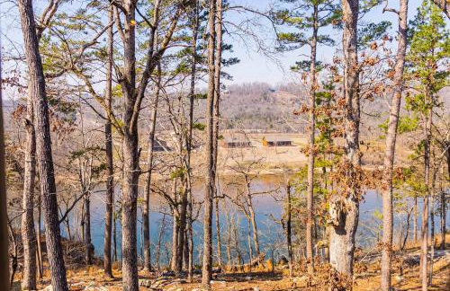 White River Escape with BBQ & Private Backyard - Foto 21