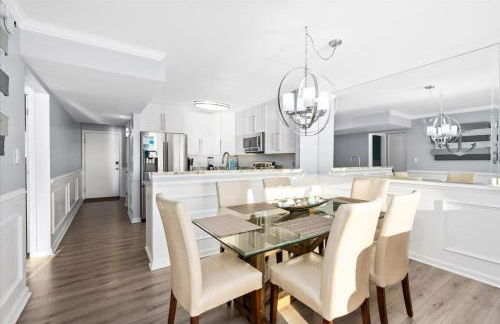 Oceanfront 2 Bedroom Modern Beach Condo w Pool - Foto 12