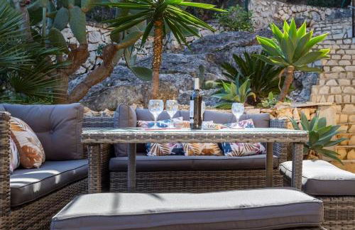 Spanish Style-Villa, heated pool & sea view - Photo 17