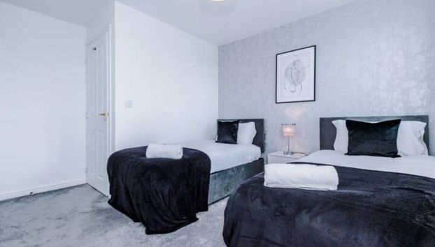 Lovely three bed home Manchester - Foto 2, Habitación