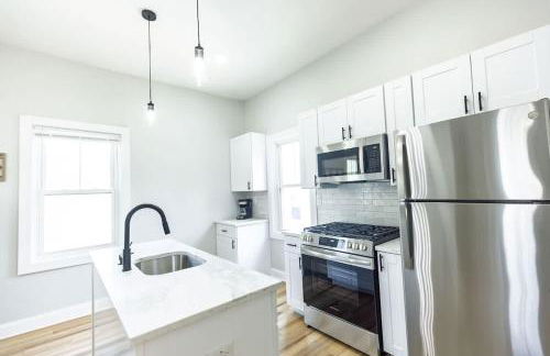 Jennifer's Broadway Cozy Gem w Fireplace King Bed - Foto 8