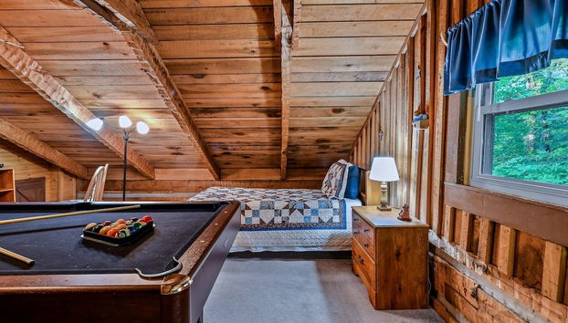 New Song Appalachian Chink Style Cabin features Foosball and Air Hockey Table by RedAwning - Foto 2, Habitación