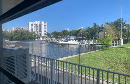 Walk to the beach, Studio, with Pool and FREE Parking - Foto 4
