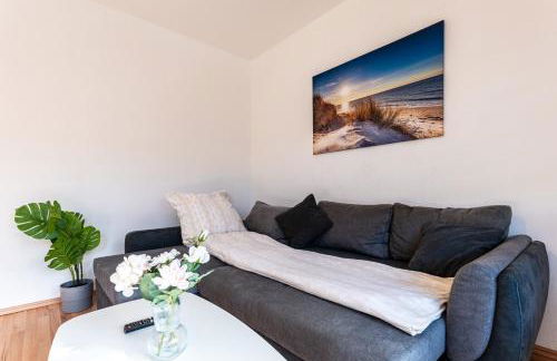 FeWocation Bremerhaven - Bright 1BR Apt with Balcony and Parking - Photo 11