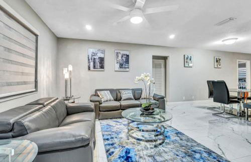 Three Bedroom Pool Home with Modern Interior Design - Foto 40