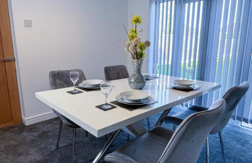 Stoneleigh Retreat 4BR Entire Home - Photo 27