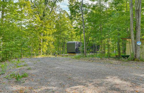 Waterfront Durham Getaway with Deck and Trails! - Foto 26