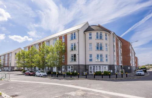 Sun-Soaked- Charming Views Overlooking the Harbour - Photo 2