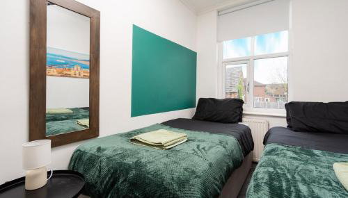 Three Bedroom House by Brookland Stays Serviced Accommodation Short Lets Manchester with Free WiFi - Foto 5