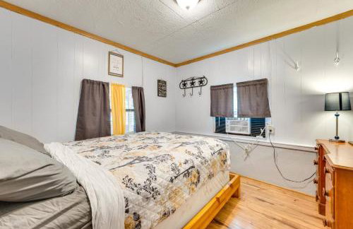 'Cabana Luna' Cabin w/ Deck, Swing & Fire Pit! - Foto 15
