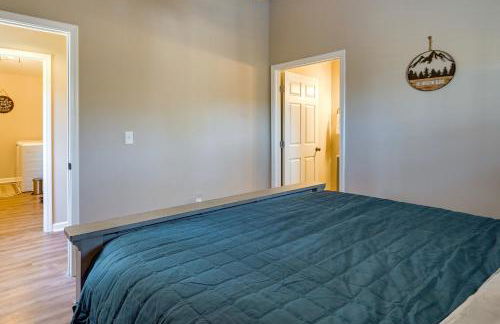 Serene Logan Retreat with Hot Tub and Stargazing Dome - Foto 11