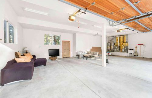 Fully Remodeled Tahoe Retreat with Game Room and Hot Tub - Foto 103