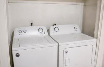 The Maiden Voyage - Themed Getaway, Steps to Forsyth, King Bed, Grill, Games, Picnic Basket - Foto 40