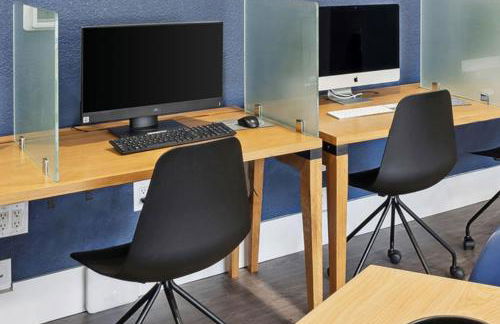 Lux Oasis in Woodland Hills - Foto 43