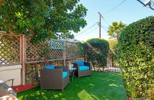 Cute Old Town Cottage near Downtown Beaches - Foto 1