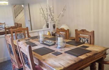 Stunning Fir Tree Corner 3 bedroom detached Executive house ideal wedding guest family home with free drive way CCTV parking for 2 vehicles or LWB Van M5 1 mile away dogs welcome by prior arrangement - Foto 30