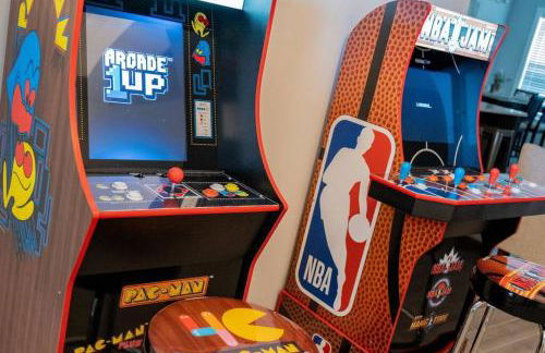 Just Like Home #6: Norman: It's Game Time (campus) - Foto 64