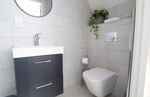 The Stables Stylish cottage with hot tub and parking - Pass the Keys - Photo 20