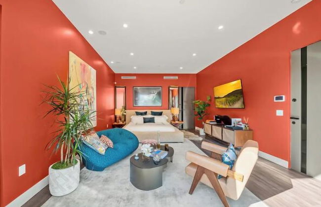 Willow Glen - Hollywood Hills Multi-level Villa With Theater & Pool - Photo 18