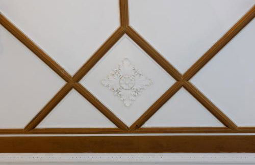 Extravagant 6 Bed Victorian Townhouse with Hot Tub - Photo 74