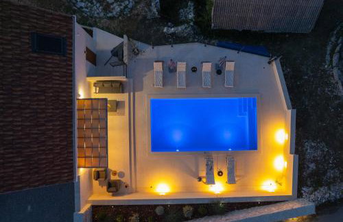 Unique Villa Pietra with heated private pool - Foto 48