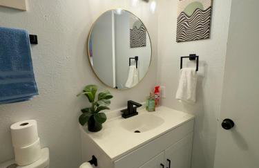 5 Star Stay Large Remodeled Modern 4BR Near UNT and TWU Sleeps 10 - Foto 30