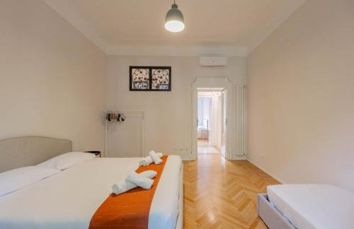 Velvet & Marble - Stylish Luxury City Center Apartment - Photo 14