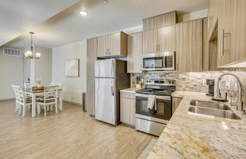 By Seaport Village and Navy Base! Chic Condo with Pool - Foto 14