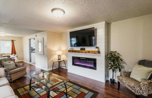 Spacious & Updated MQT Home - HotTub - Backyard - Foto 24