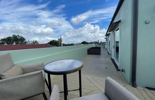 The Burgundy Penthouse Steps to the French Quarter - Foto 32